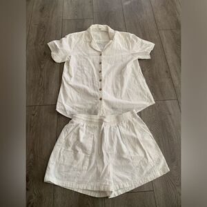 Zeagoo woman’s all white shorts and button down shirt used in good condition